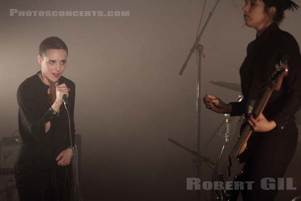 SAVAGES - 2013-10-31 - PARIS - Grande Halle de La Villette - Camille Berthomier - Ayse Hassan